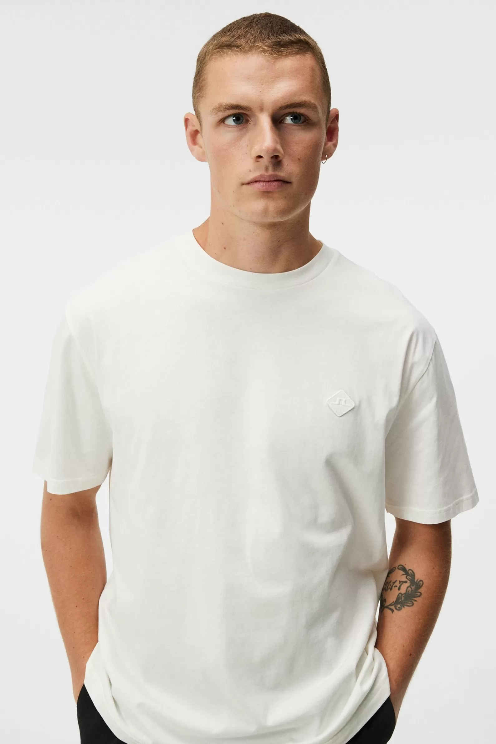 J.Lindeberg Hale Logo Patch T-Shirt Cloud White*MÄN T-shirts