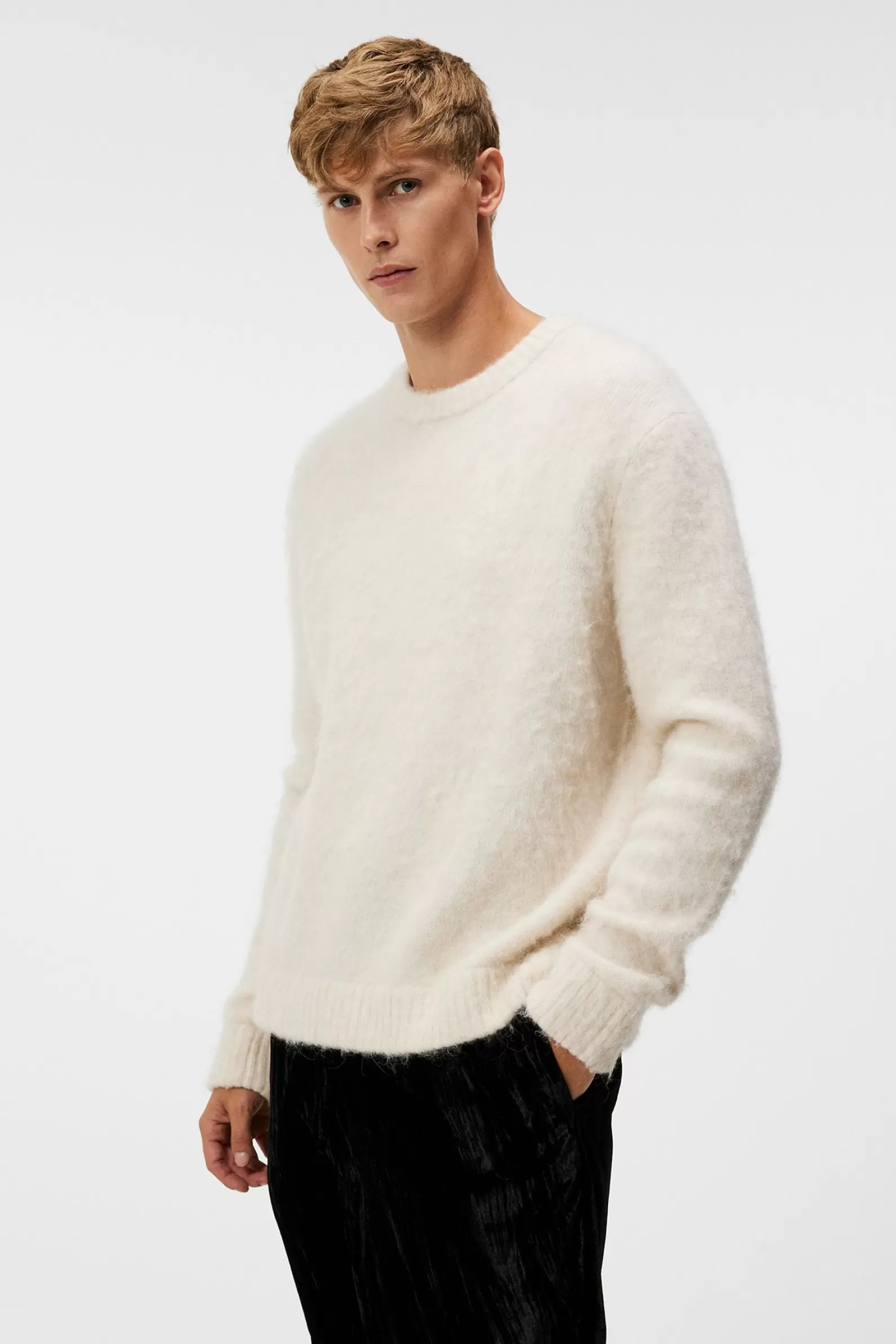 J.Lindeberg Harold Hairy Knit Crew Cloud White*MÄN Stickat